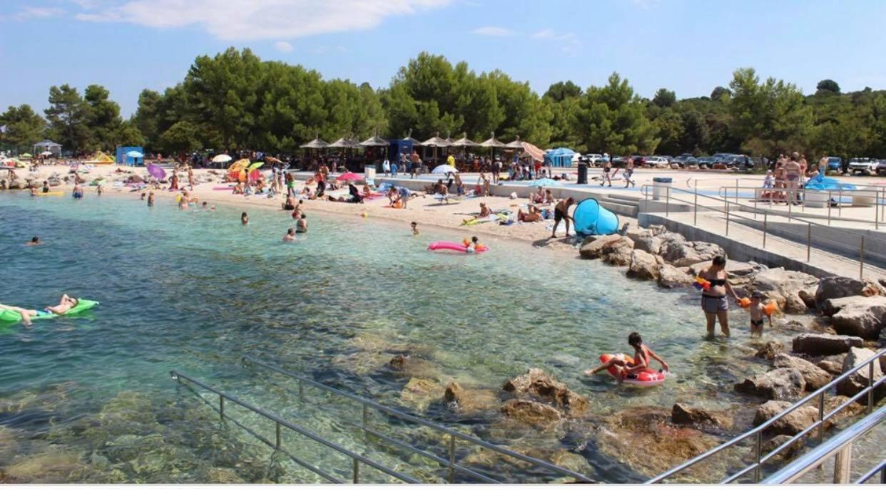 Apartment Summer Breeze Pula Bagian luar foto